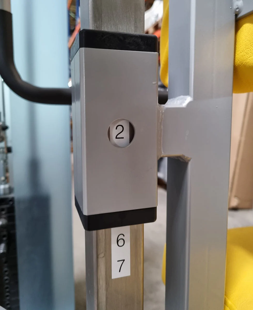 SVG Schulterblattfixator / Stützstemme - Latzug und Dips - Kombigerät 2 in 1, Rahmenfarbe Grau, Polsterfarbe Gelb, gebraucht - überholter Zustand - Image 8