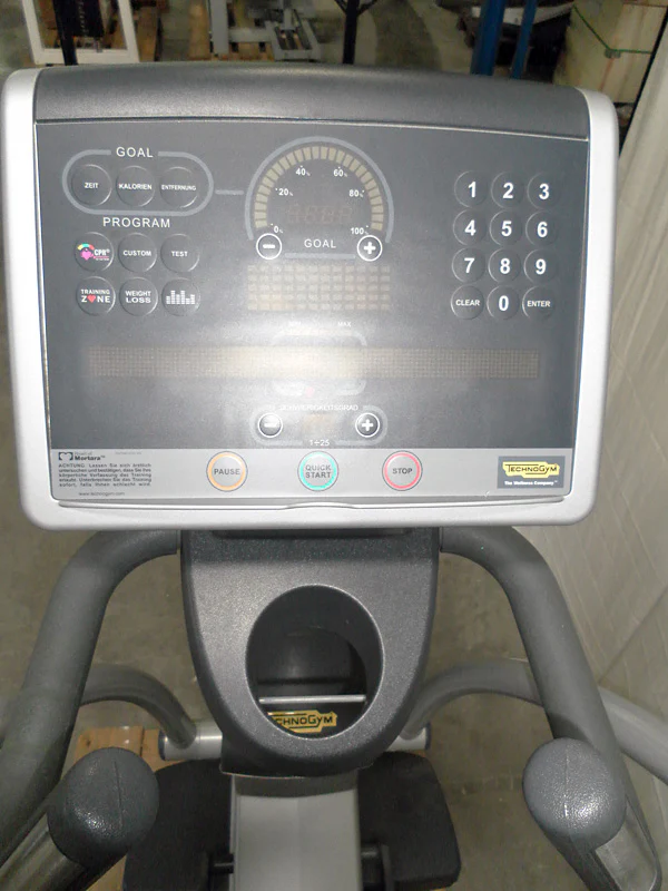 TechnoGym Crosstrainer Excite Line Syncro 700 mit Handpuls und Polar, gebraucht - Image 3
