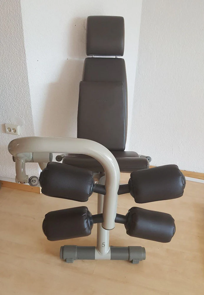TechnoGym Easy Line Zirkel, 8 Geräte, Gestelle silbergrau, Polster braun, gebraucht - Image 10