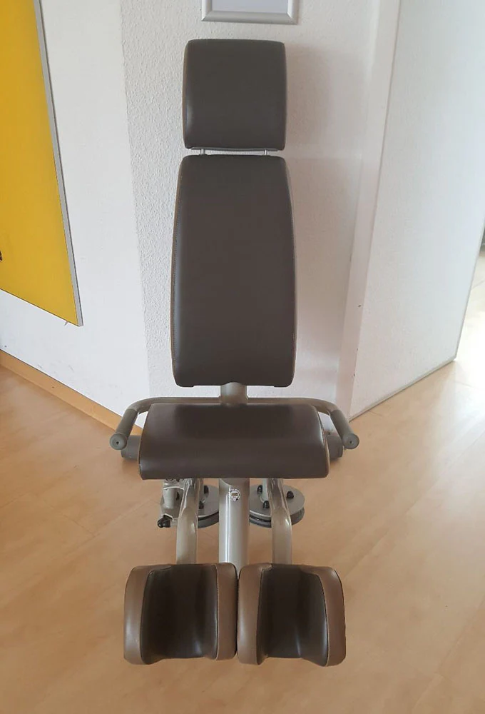 TechnoGym Easy Line Zirkel, 8 Geräte, Gestelle silbergrau, Polster braun, gebraucht - Image 12