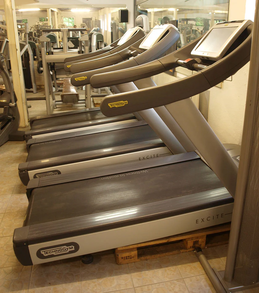 TechnoGym Laufband Excite Line 700 mit TV, gebraucht - Image 2