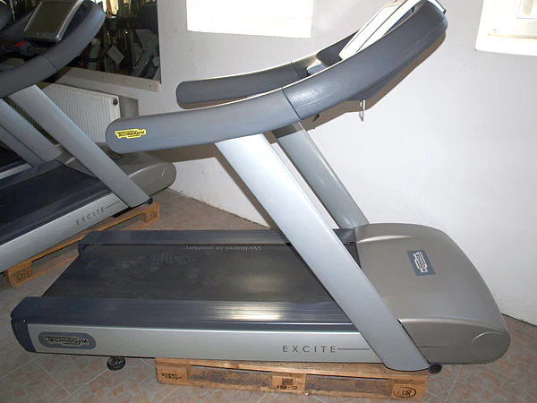 TechnoGym Laufband Excite Line 700 mit TV, gebraucht - Image 4