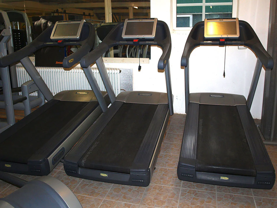 TechnoGym Laufband Excite Line 700 mit TV, gebraucht - Image 5