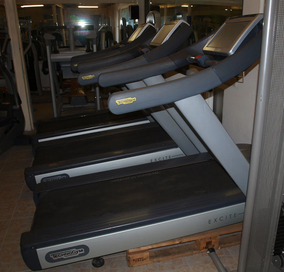 TechnoGym Laufband Excite Line 700 mit TV, gebraucht - Image 6