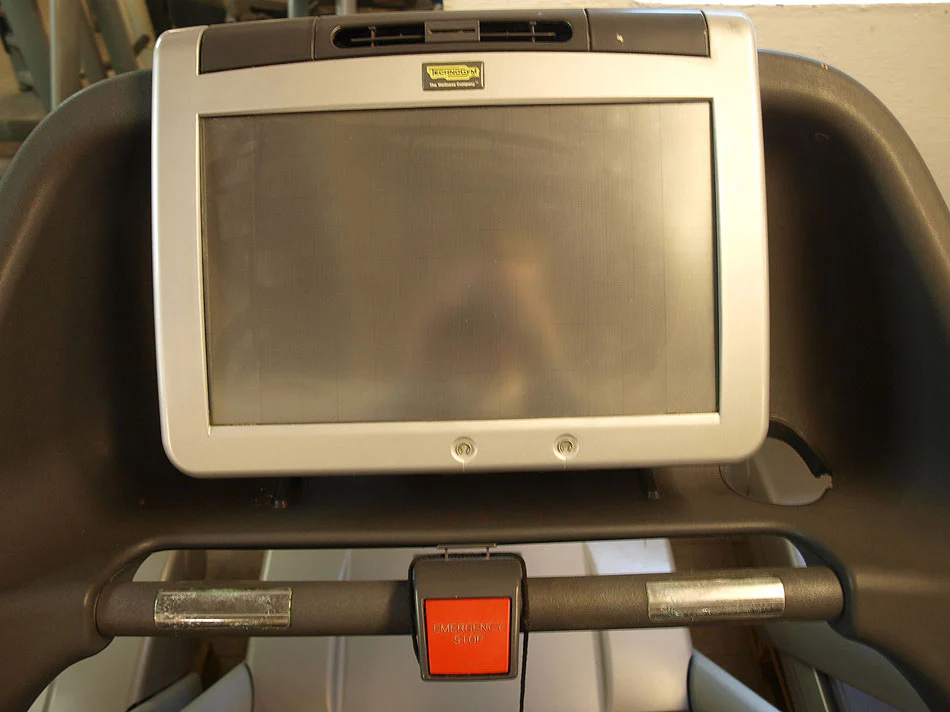 TechnoGym Laufband Excite Line 700 mit TV, gebraucht - Image 7