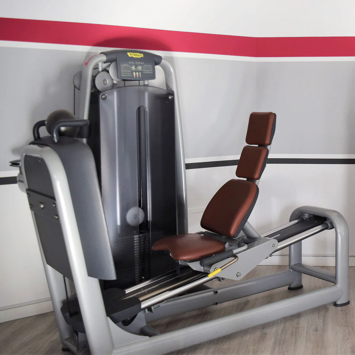 TechnoGym 10 Kraftgeräte im Set, Isocontrol Displays, Selection Line, Neue Version mit Plastikverkleidungen, gebraucht - überholter Zustand - Image 17