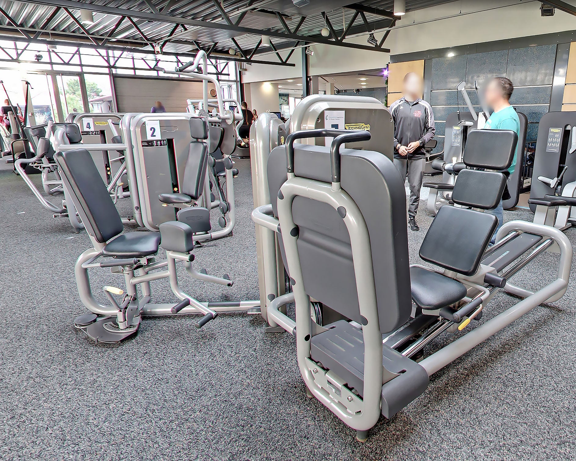 TechnoGym 13 Kraftgeräte im Set, Element Line Serie, gebraucht - überholter Zustand - Image 3