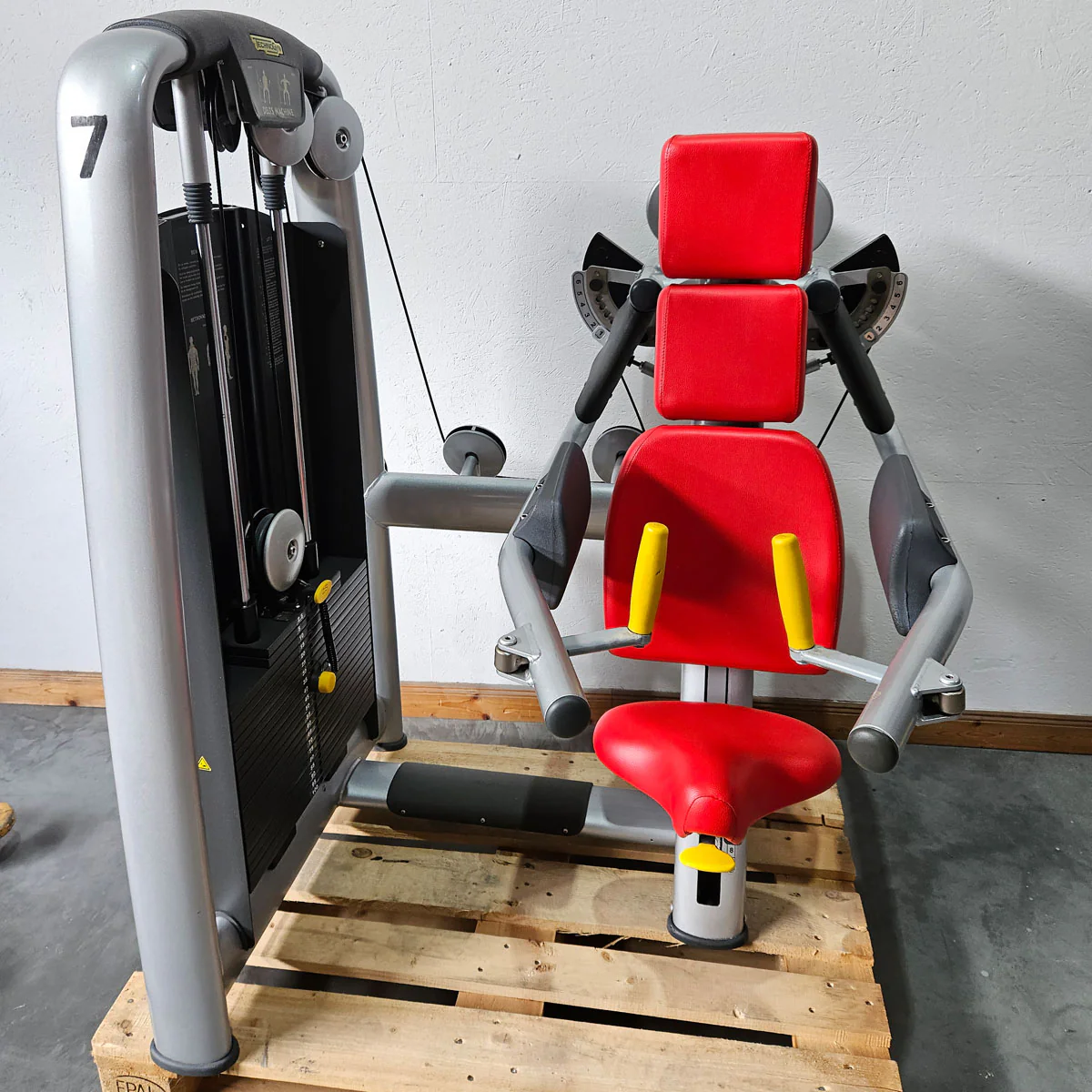 TechnoGym 18 Kraftgeräte im Set, Selection Line, Strength Machines with Stack Weight, Polster Rot, gebraucht - überholter Zustand - Image 10