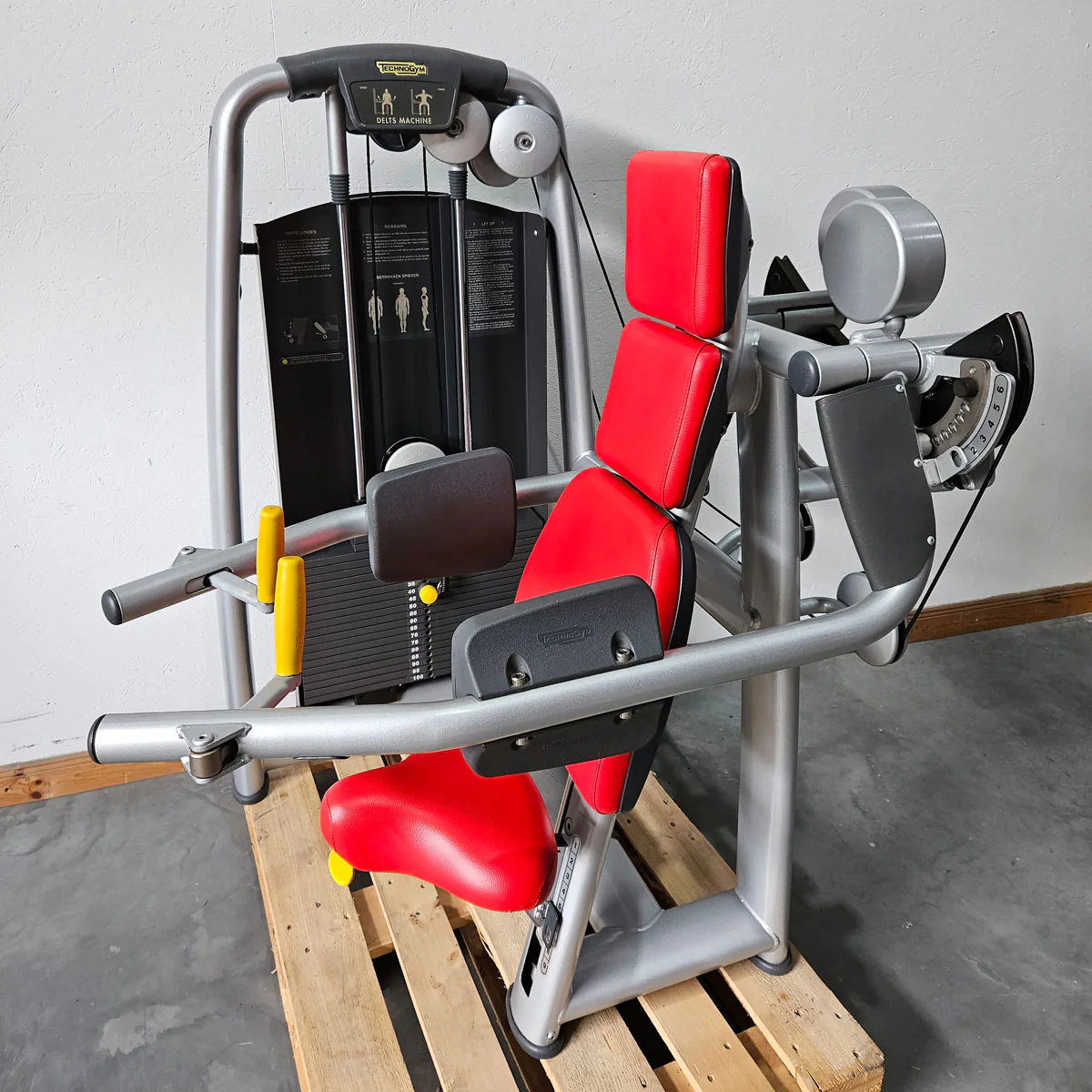 TechnoGym 18 Kraftgeräte im Set, Selection Line, Strength Machines with Stack Weight, Polster Rot, gebraucht - überholter Zustand - Image 11