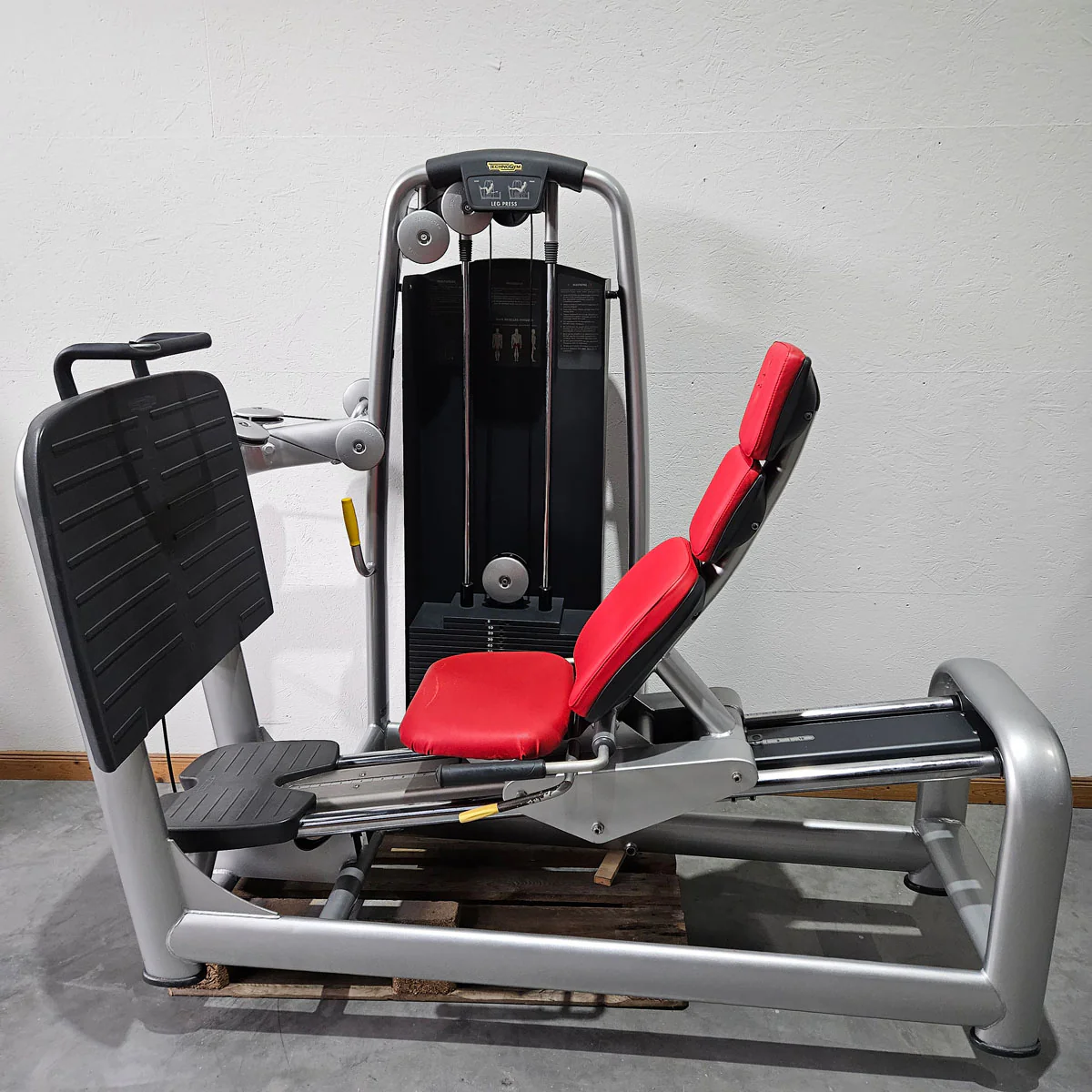 TechnoGym 18 Kraftgeräte im Set, Selection Line, Strength Machines with Stack Weight, Polster Rot, gebraucht - überholter Zustand - Image 19