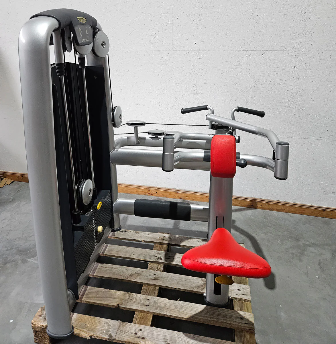TechnoGym 18 Kraftgeräte im Set, Selection Line, Strength Machines with Stack Weight, Polster Rot, gebraucht - überholter Zustand - Image 2