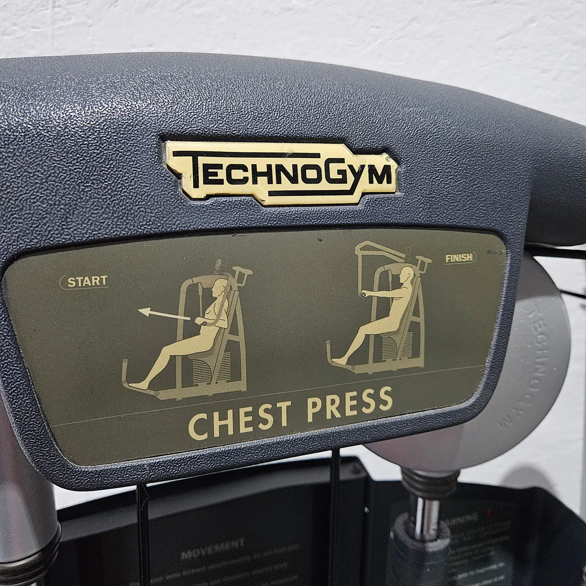 TechnoGym 18 Kraftgeräte im Set, Selection Line, Strength Machines with Stack Weight, Polster Rot, gebraucht - überholter Zustand - Image 32