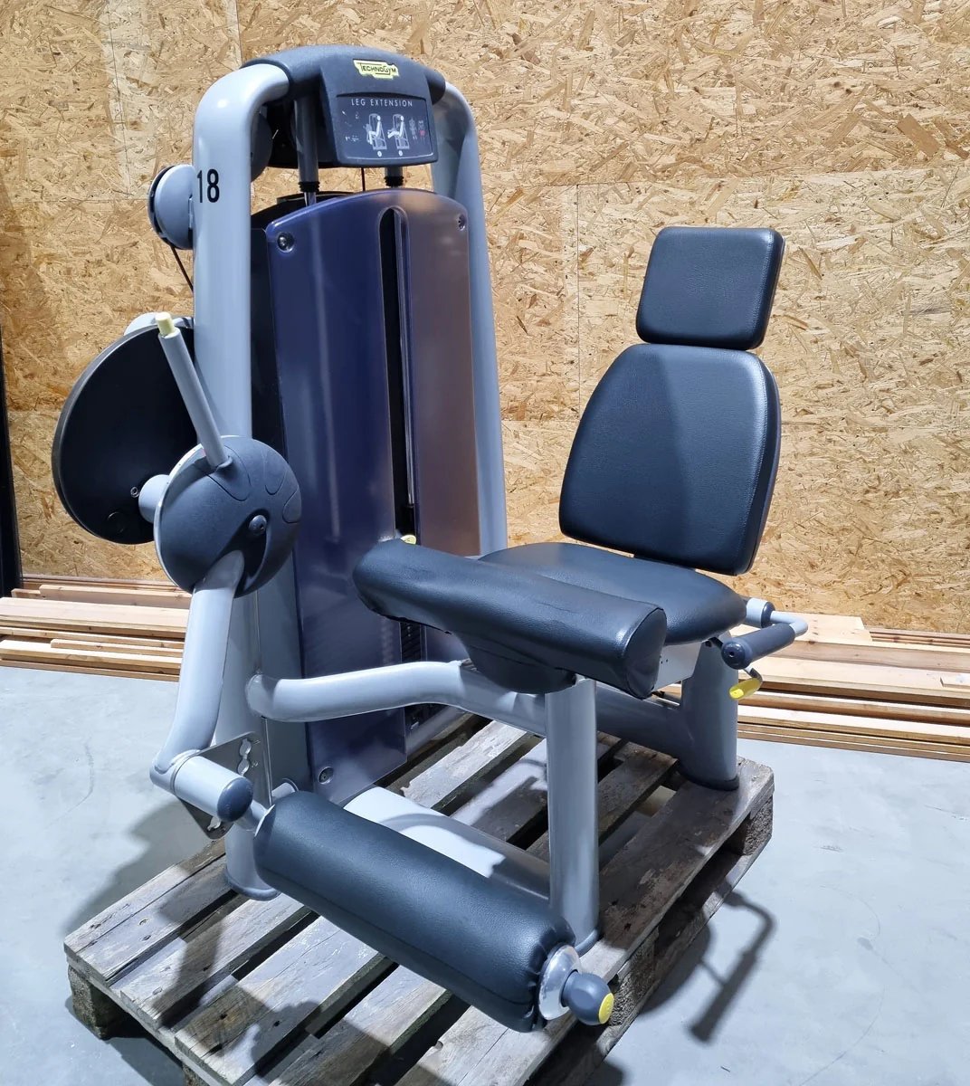 TechnoGym 20 Kraftgeräte im Set, Selection Line, Strength Machines with Stack Weight, gebraucht - überholter Zustand - Image 9