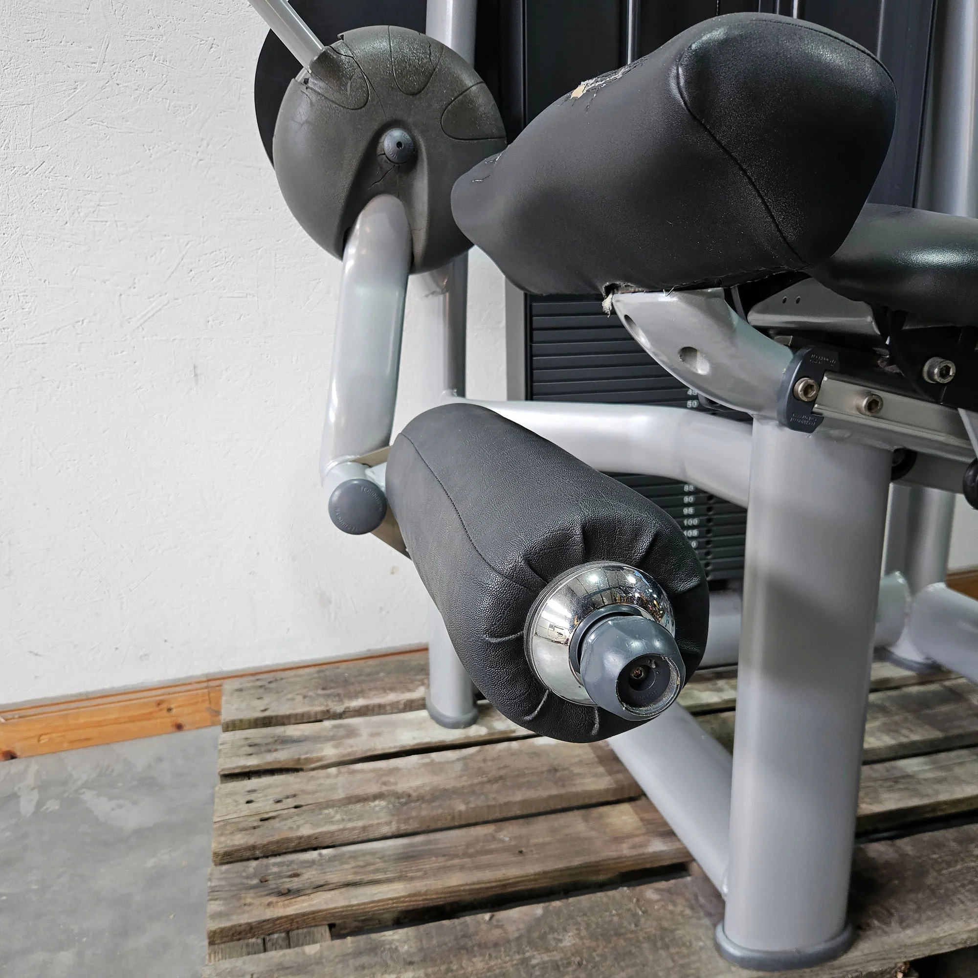 Technogym 2er Set = Beinstrecker und Beinbeuger, Leg Extension and Leg Curl Set, Selection Line, Rahmenfarbe Silber, gebraucht - überholter Zustand - Image 18