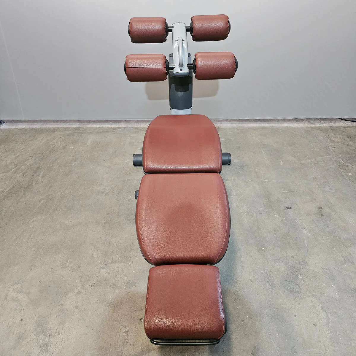 Technogym 2er Set Lower Back Bench und Abdominal Bench - Hyperextension Rückenstreckerbank und verstellbare Bauchbank, Rahmen Silber, gebraucht - überholter Zustand - Image 10