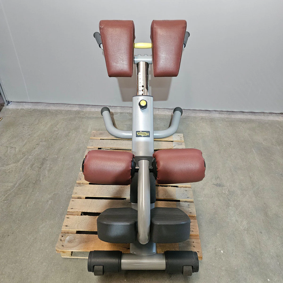 Technogym 2er Set Lower Back Bench und Abdominal Bench - Hyperextension Rückenstreckerbank und verstellbare Bauchbank, Rahmen Silber, gebraucht - überholter Zustand - Image 3