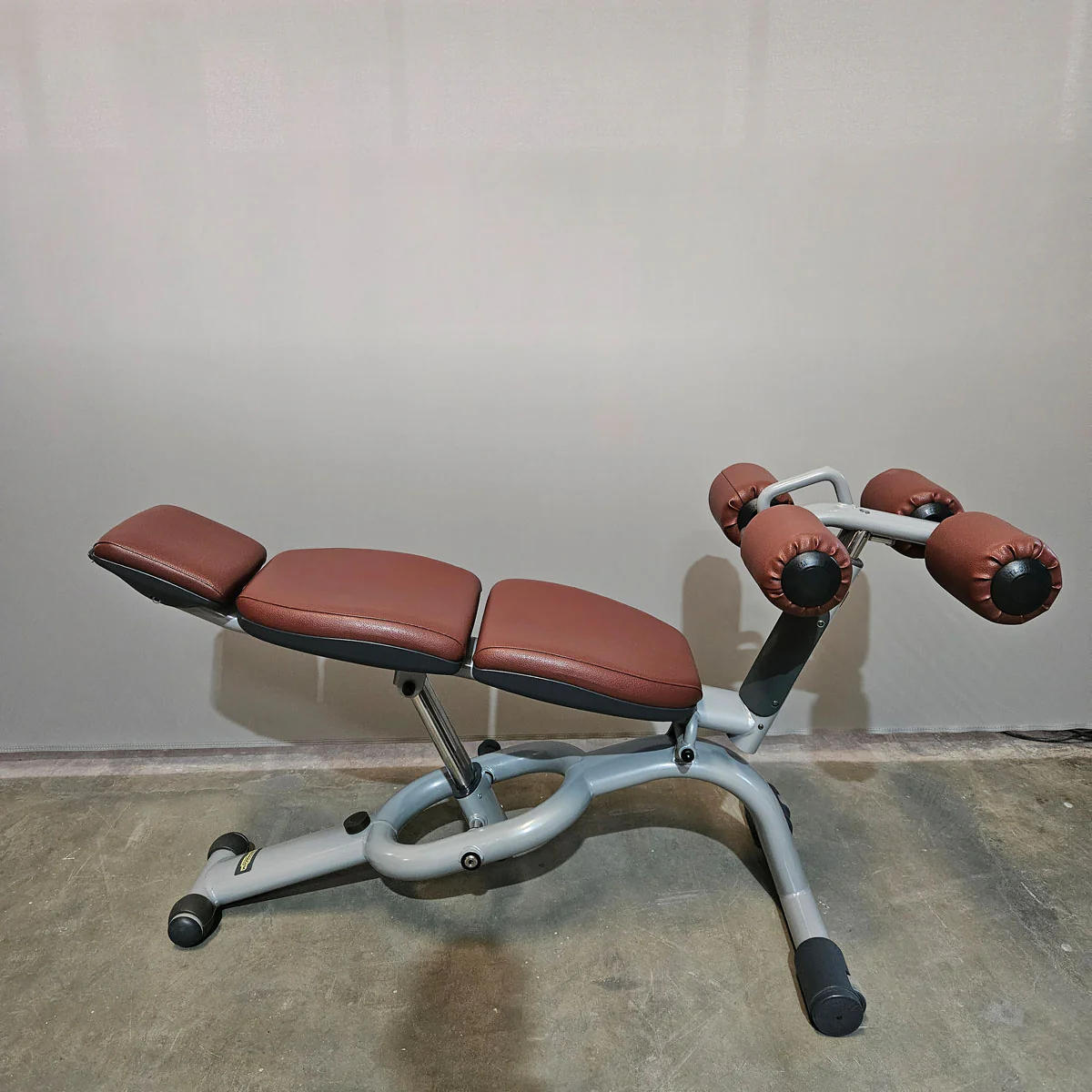 Technogym 2er Set Lower Back Bench und Abdominal Bench - Hyperextension Rückenstreckerbank und verstellbare Bauchbank, Rahmen Silber, gebraucht - überholter Zustand - Image 8