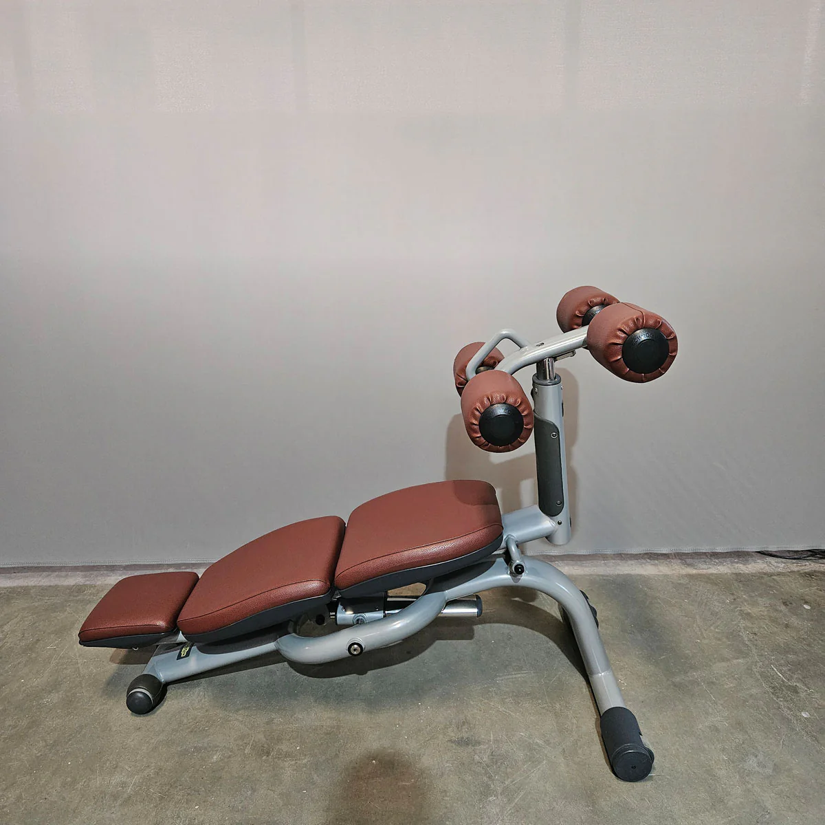 Technogym 2er Set Lower Back Bench und Abdominal Bench - Hyperextension Rückenstreckerbank und verstellbare Bauchbank, Rahmen Silber, gebraucht - überholter Zustand - Image 9
