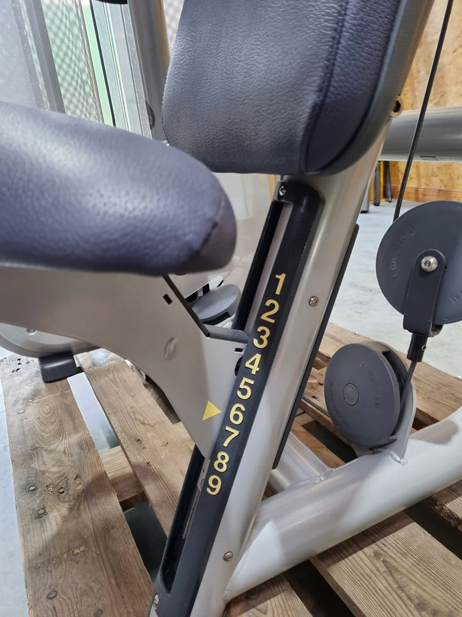 TechnoGym Bizepsmaschine, Arm Curl, Element Line, Rahmenfarbe Silber, Polsterfarbe Taubenblau, gebraucht - überholter Zustand - Image 5