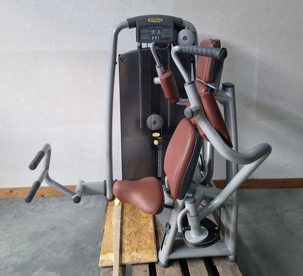Technogym Butterfly, Pectoral Fly, Einstiegshilfe, Selection Line - Neues Modell mit Plastikverkleidung, Rahmenfarbe Silber, gebraucht - überholter Zustand - Image 2