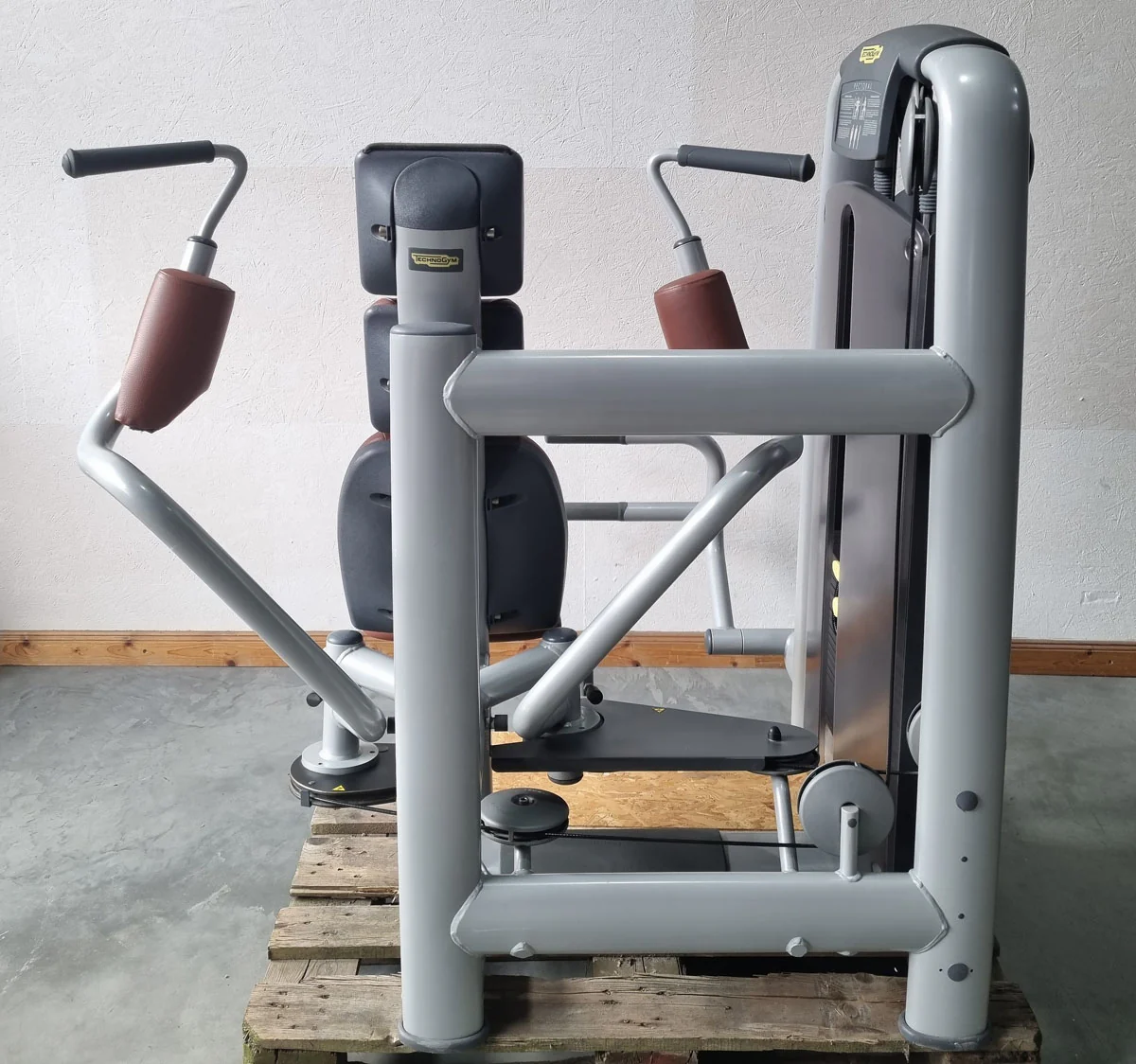 Technogym Butterfly, Pectoral Fly, Einstiegshilfe, Selection Line - Neues Modell mit Plastikverkleidung, Rahmenfarbe Silber, gebraucht - überholter Zustand - Image 3