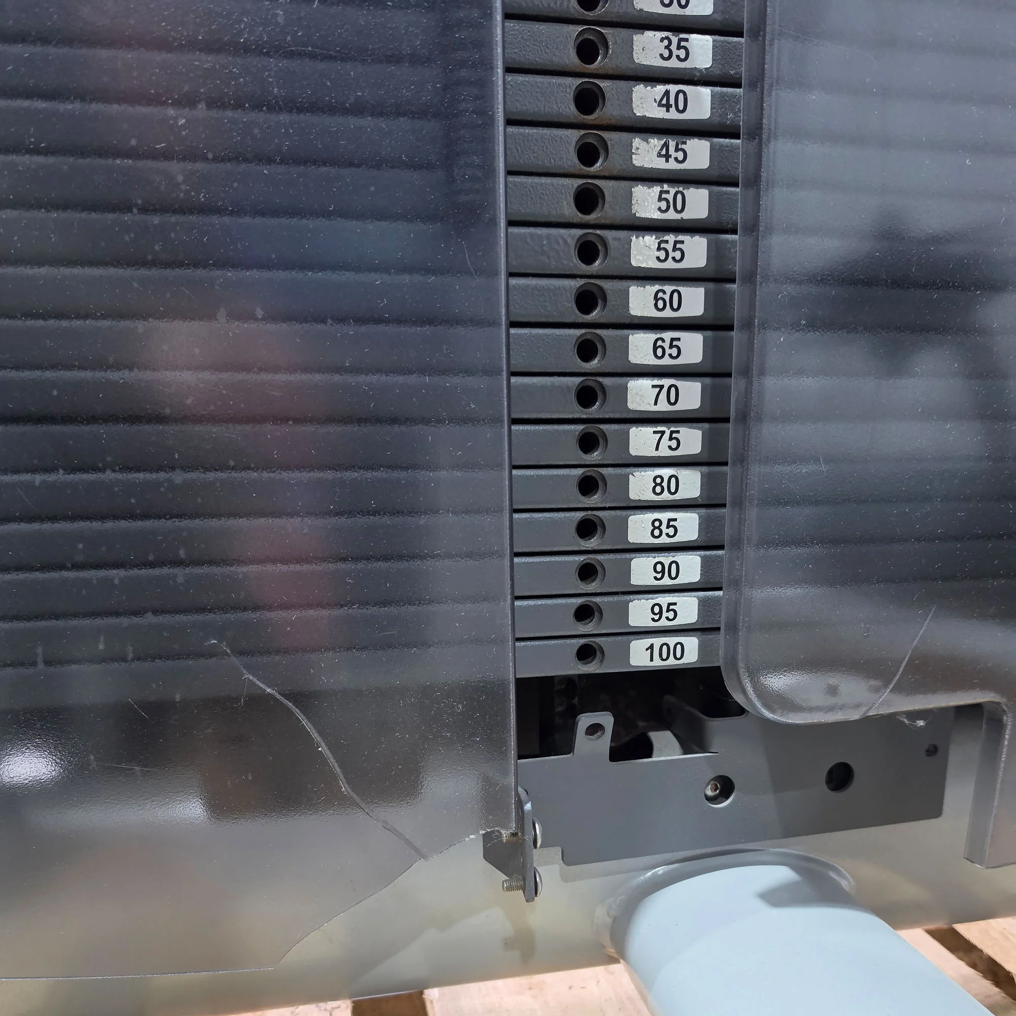 Technogym Butterfly, Pectoral Fly, Einstiegshilfe, Selection Line - Rahmenfarbe Silber, Polster Blau - gebraucht - mit Gebrauchsspuren - Image 10