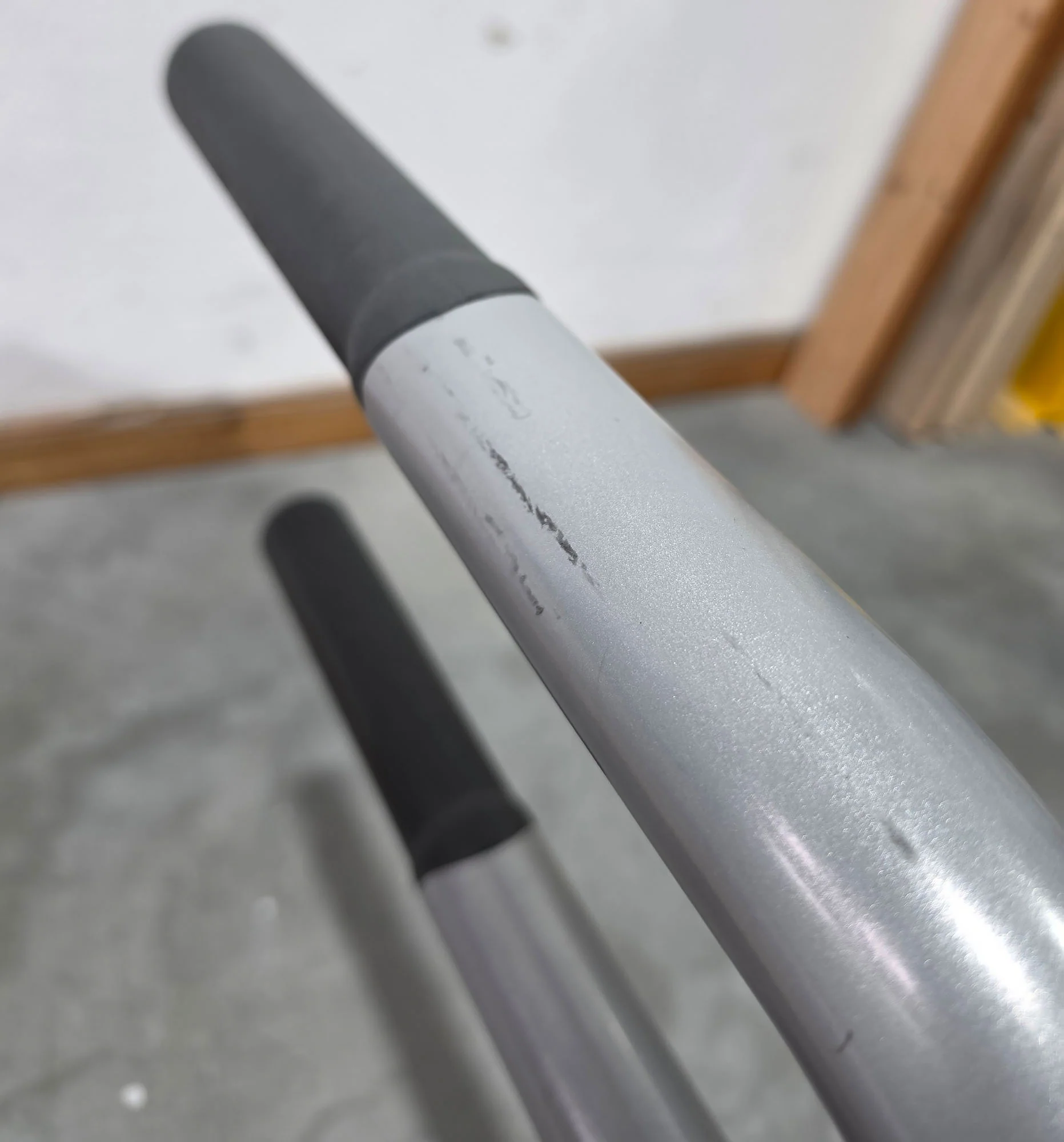 Technogym Butterfly, Pectoral Fly, Einstiegshilfe, Selection Line - Rahmenfarbe Silber, Polster Blau - gebraucht - mit Gebrauchsspuren - Image 12