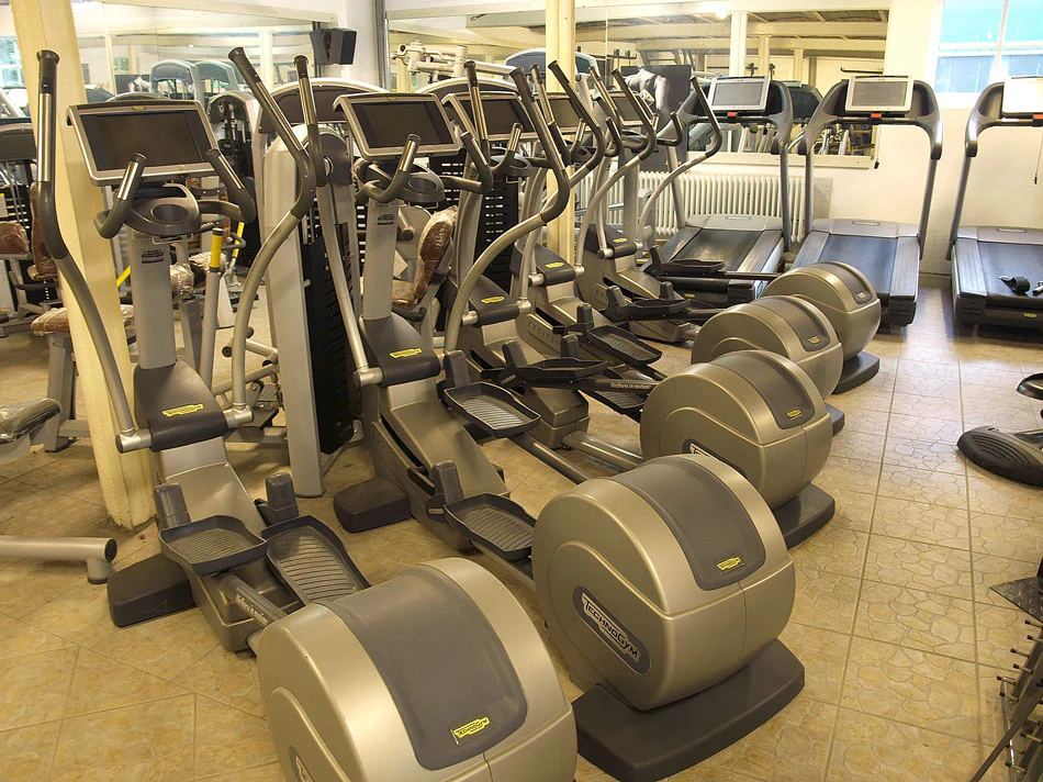 TechnoGym Cardiogeräte Excite Line 500 und 700, Fitnessgeräte Set - Image 3