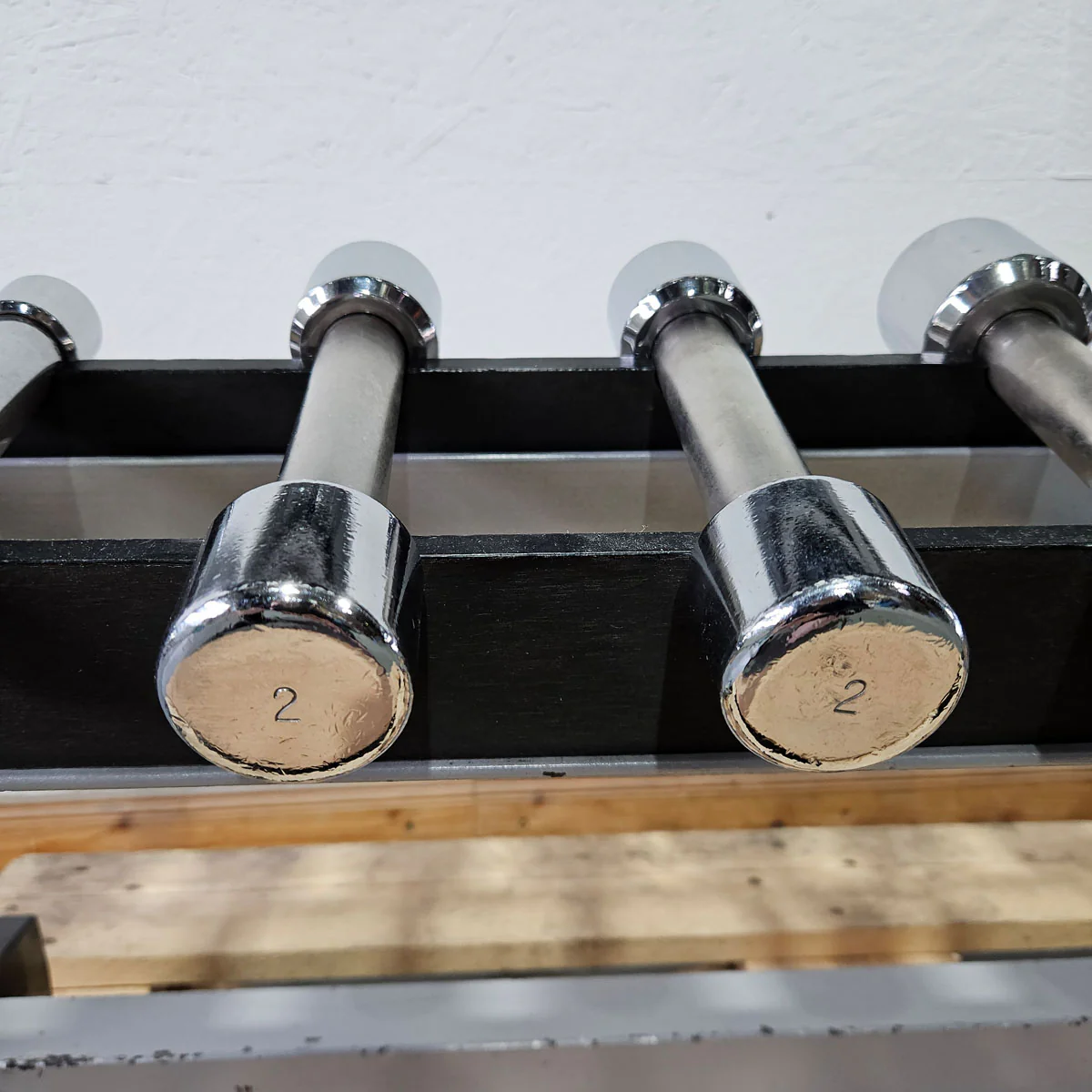 Technogym Chrom Hantelsatz Paare 1-10kg, 10 Paare inkl. Ständer, Rahmenfarbe Silber, gebraucht mit Gebrauchsspuren - Image 7