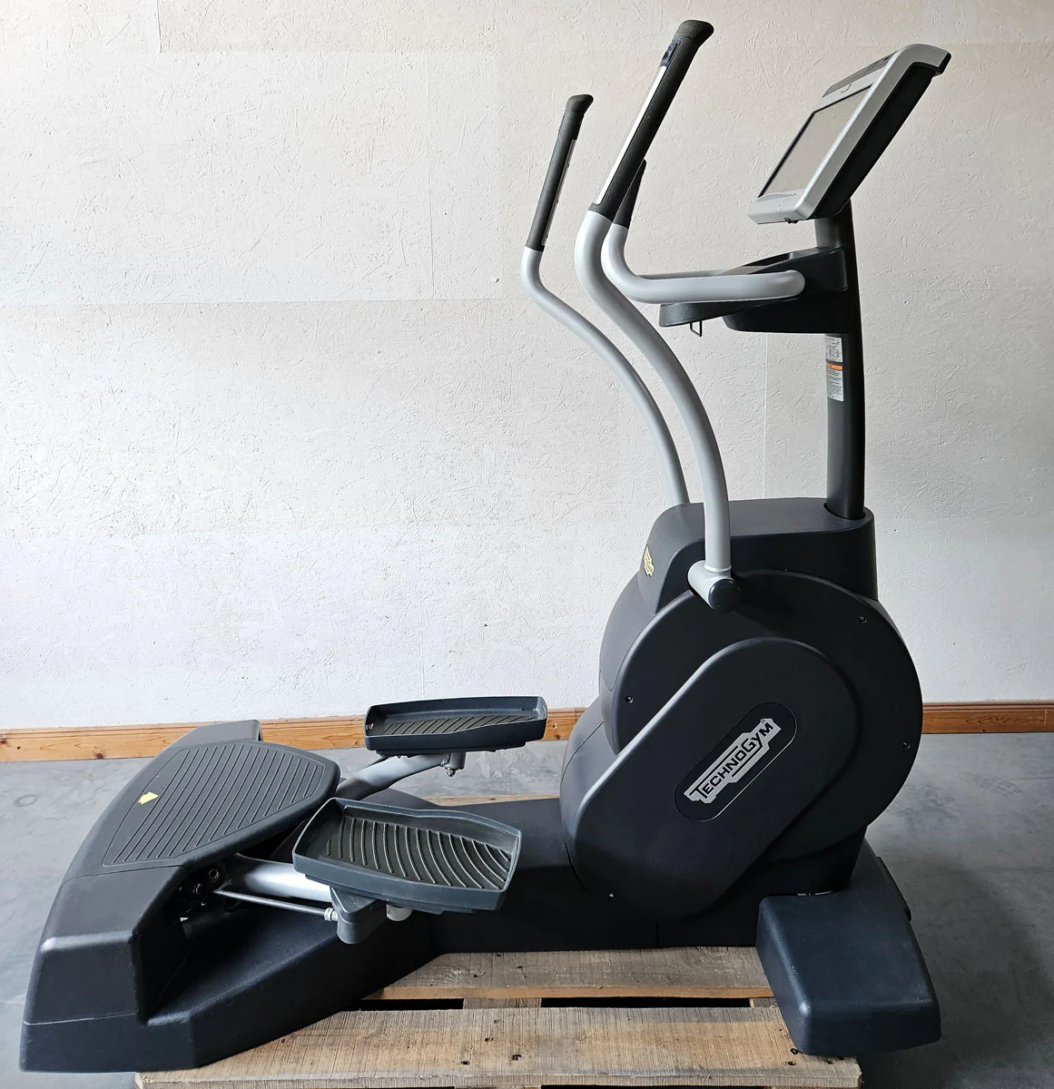 Technogym Crossover ähnlich Wave Excite Line Stepper Inliner Ski  Ellipsentrainer, Unity Touch Display, gebraucht - überholter Zustand - Image 3