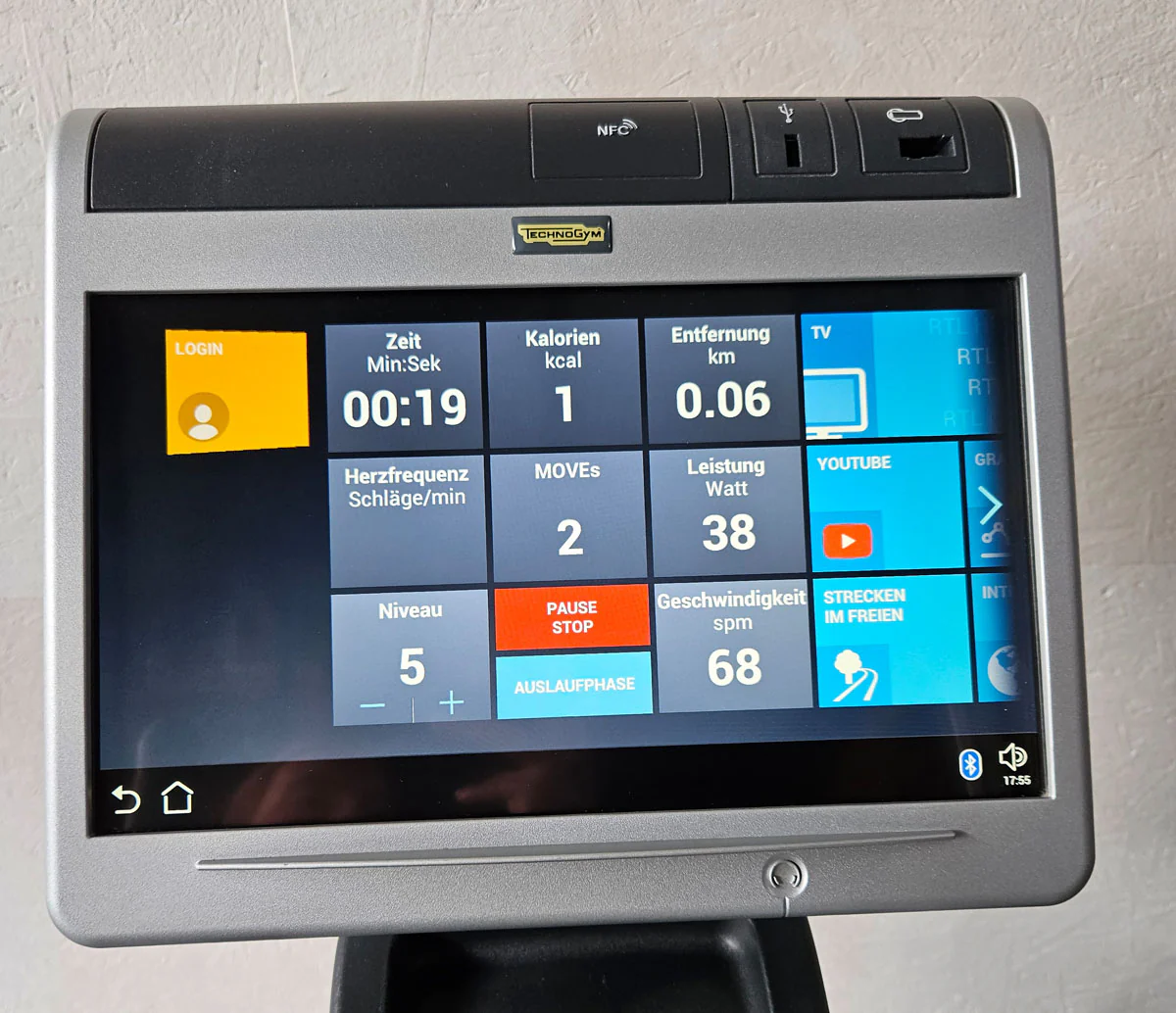 Technogym Crossover ähnlich Wave Excite Line Stepper Inliner Ski  Ellipsentrainer, Unity Touch Display, gebraucht - überholter Zustand - Image 8