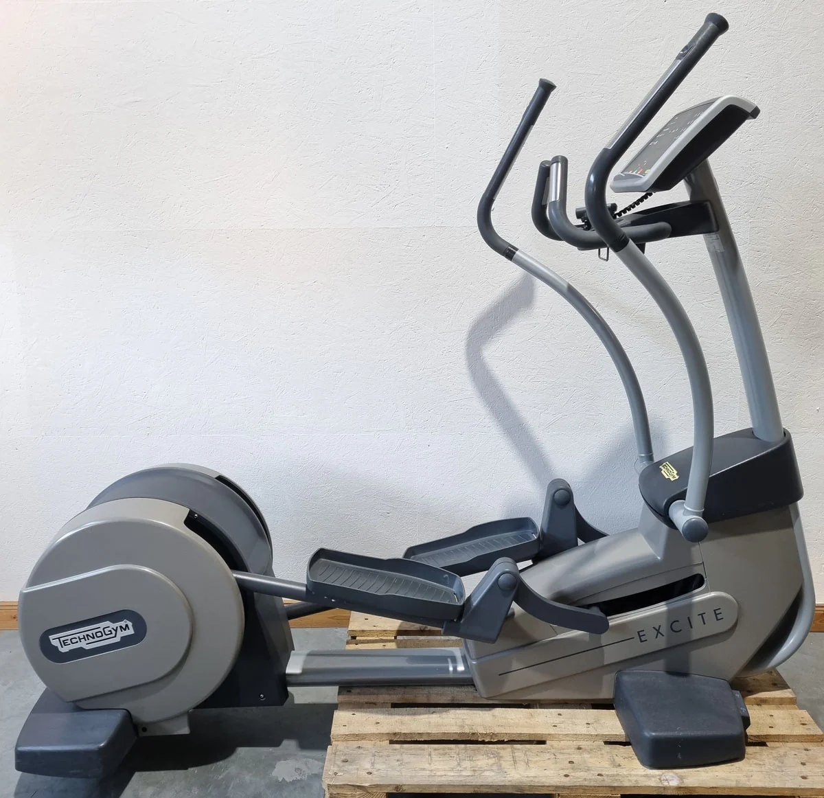 TechnoGym Crosstrainer Excite+ Line Syncro 700, LED Display, Silber/Grau, gebraucht - überholter Zustand - Image 3