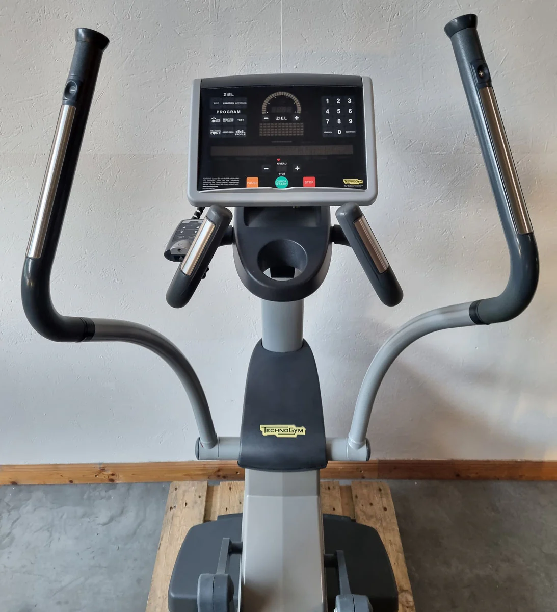 TechnoGym Crosstrainer Excite+ Line Syncro 700, LED Display, Silber/Grau, gebraucht - überholter Zustand - Image 5