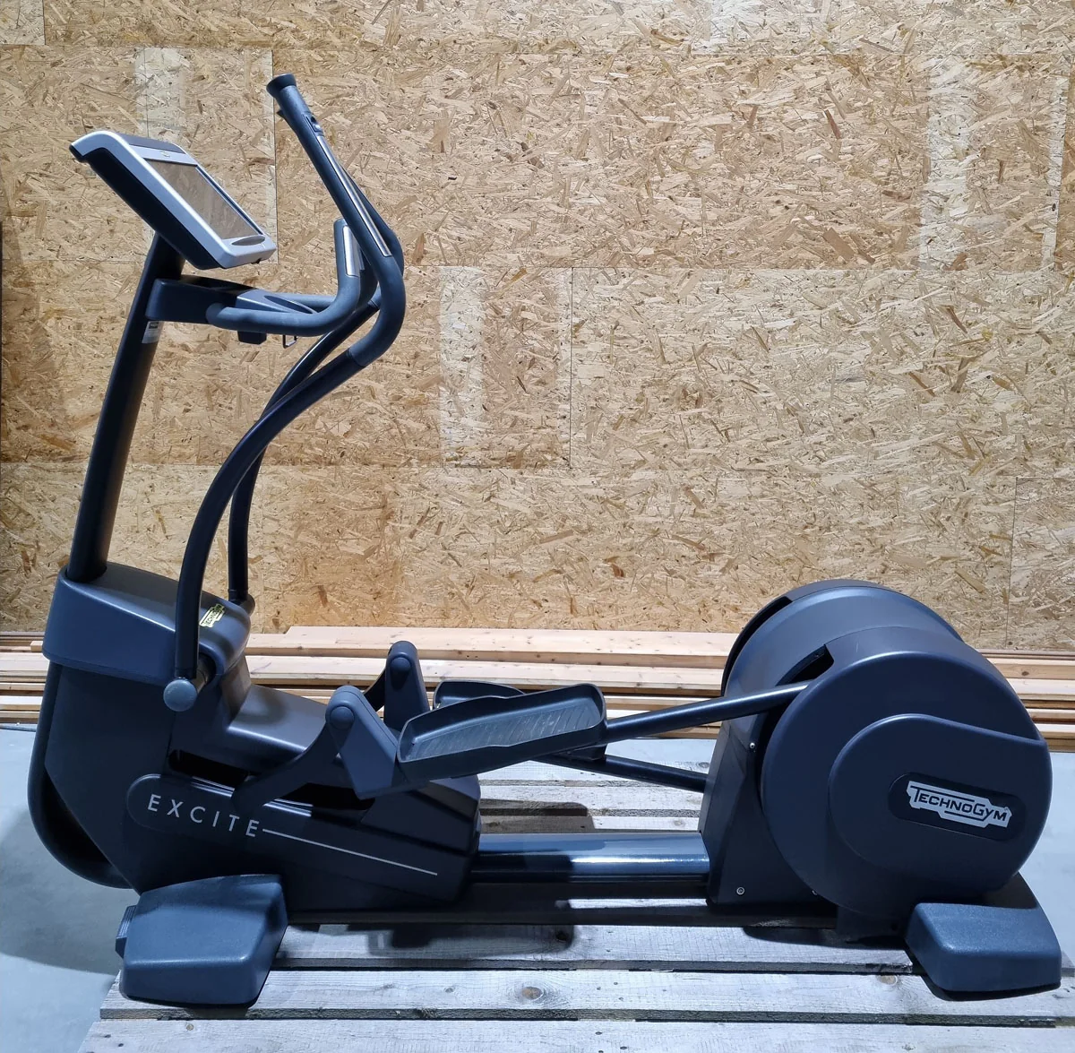 TechnoGym Crosstrainer Excite Line Syncro 700, VisioWeb Touch Display, gebraucht - überholter Zustand - Image 3