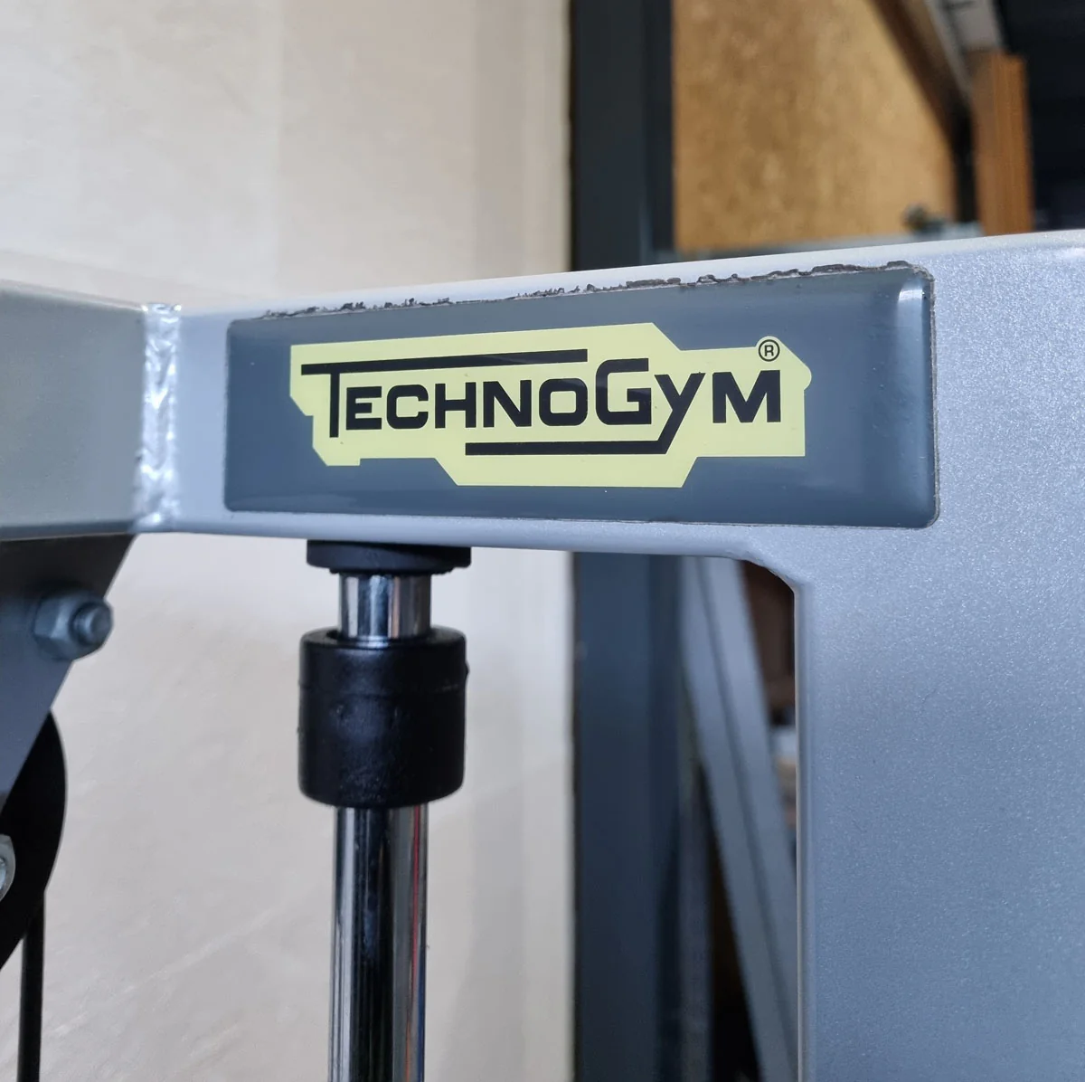 Technogym Dip sitzend, Trizepsmaschine, Stützstemme, Armstrecker, Rahmenfarbe Silber, Silverline, gebraucht - überholter Zustand - Image 10