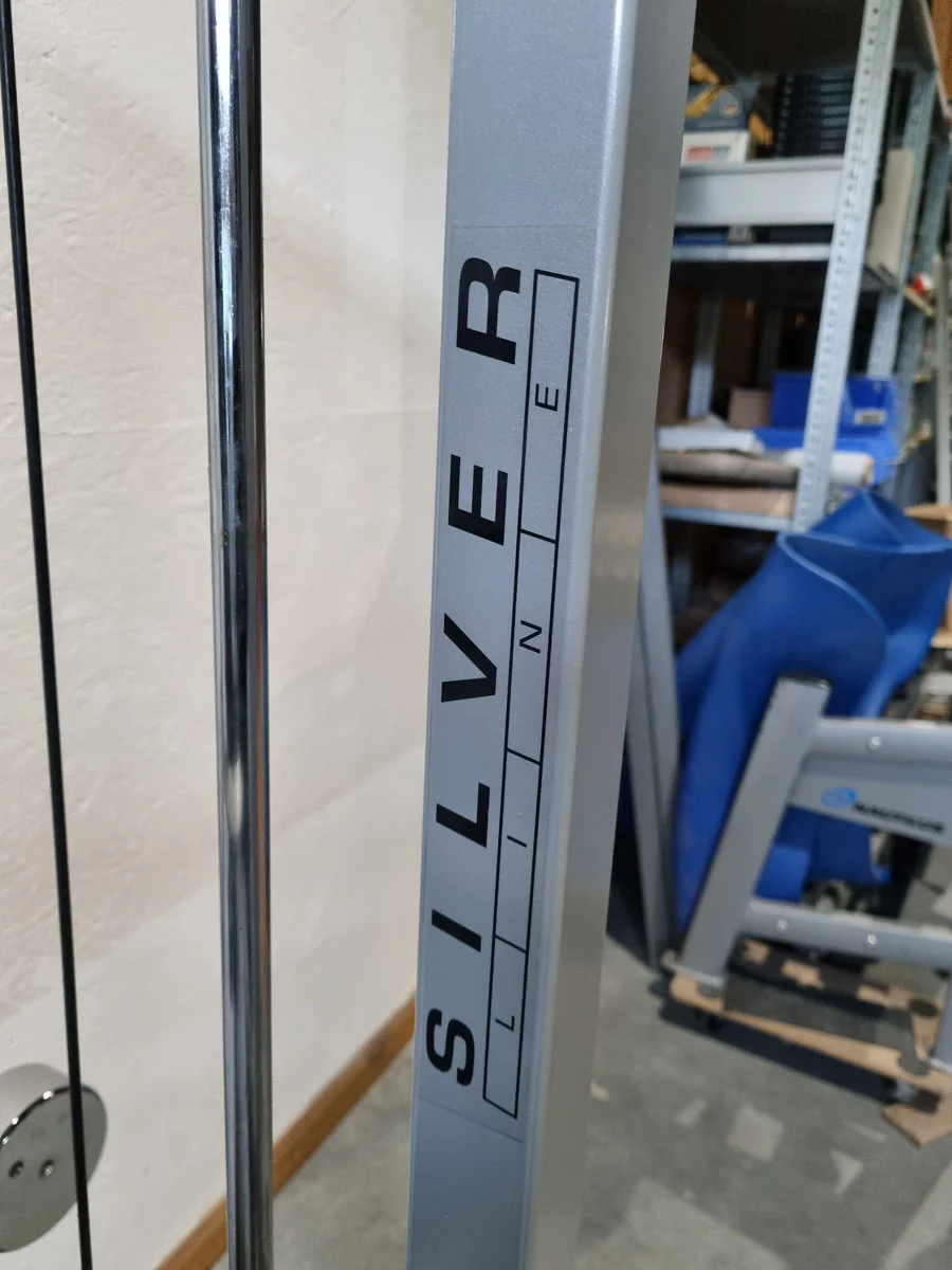 Technogym Dip sitzend, Trizepsmaschine, Stützstemme, Armstrecker, Rahmenfarbe Silber, Silverline, gebraucht - überholter Zustand - Image 11
