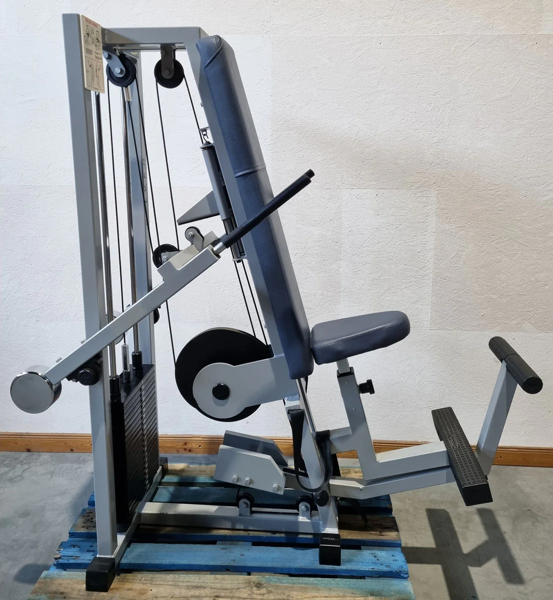 Technogym Dip sitzend, Trizepsmaschine, Stützstemme, Armstrecker, Rahmenfarbe Silber, Silverline, gebraucht - überholter Zustand - Image 2