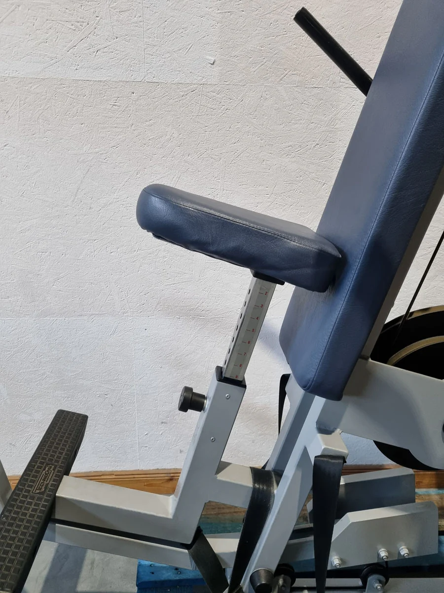 Technogym Dip sitzend, Trizepsmaschine, Stützstemme, Armstrecker, Rahmenfarbe Silber, Silverline, gebraucht - überholter Zustand - Image 6