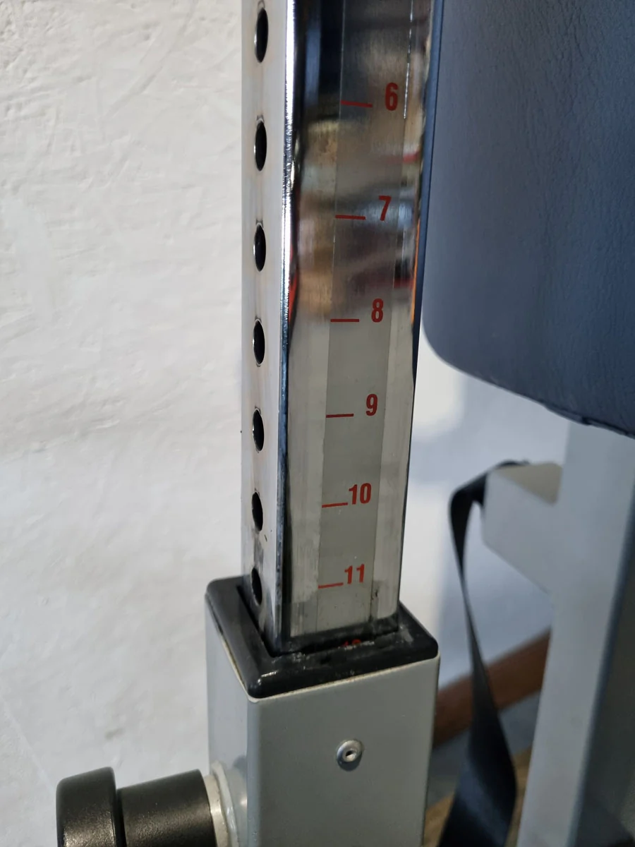 Technogym Dip sitzend, Trizepsmaschine, Stützstemme, Armstrecker, Rahmenfarbe Silber, Silverline, gebraucht - überholter Zustand - Image 7
