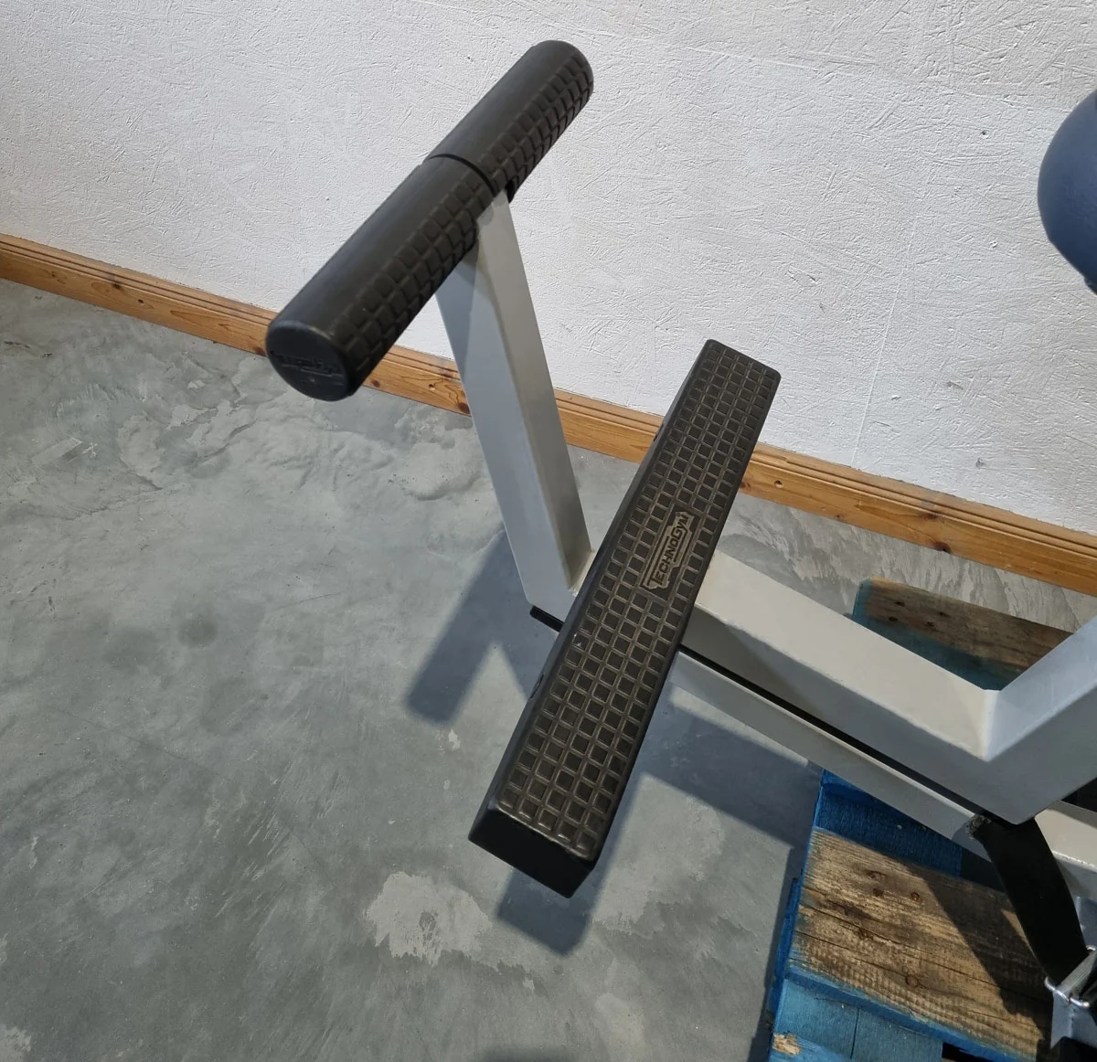 Technogym Dip sitzend, Trizepsmaschine, Stützstemme, Armstrecker, Rahmenfarbe Silber, Silverline, gebraucht - überholter Zustand - Image 8