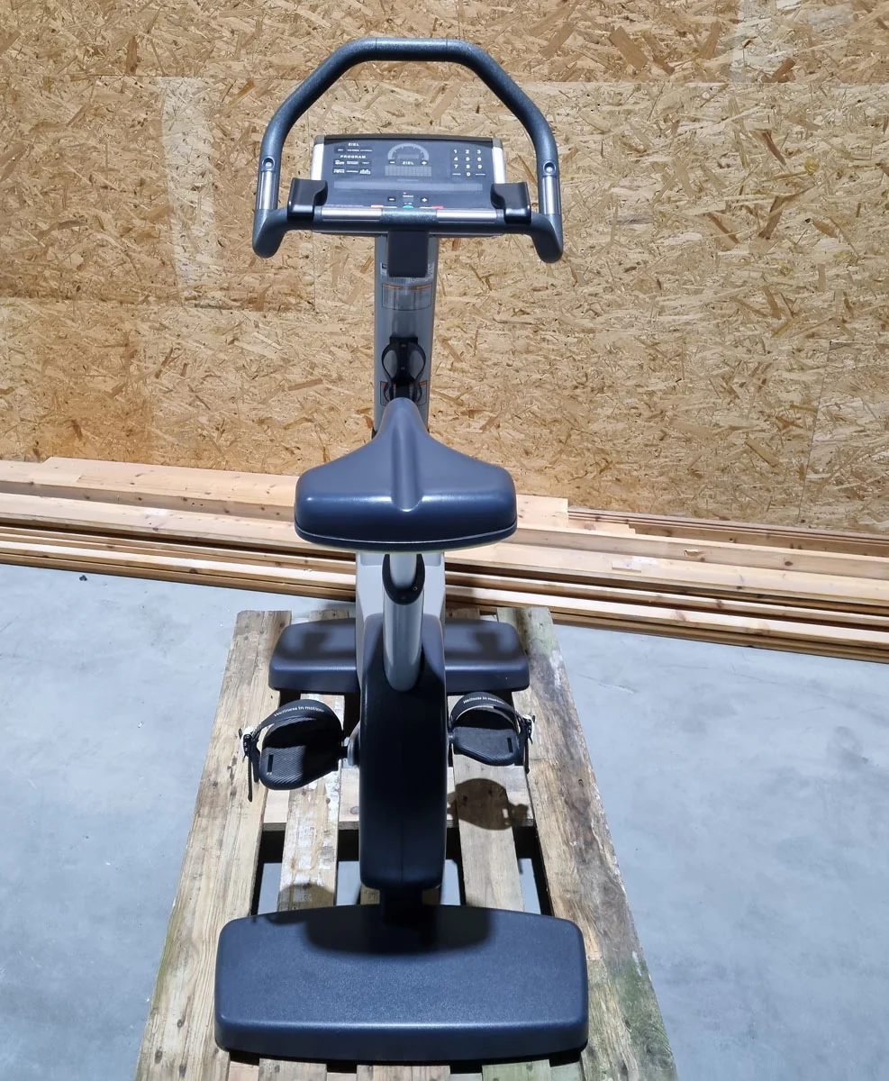 Technogym Ergometer Excite Line 700, New Bike, LED Konsole, gebraucht - überholter Zustand - Image 3