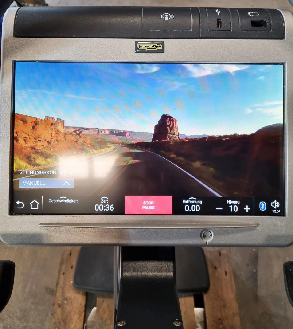 TechnoGym Ergometer Excite Line New Bike 700, Unity Touch Display, gebraucht - überholter Zustand - Image 8