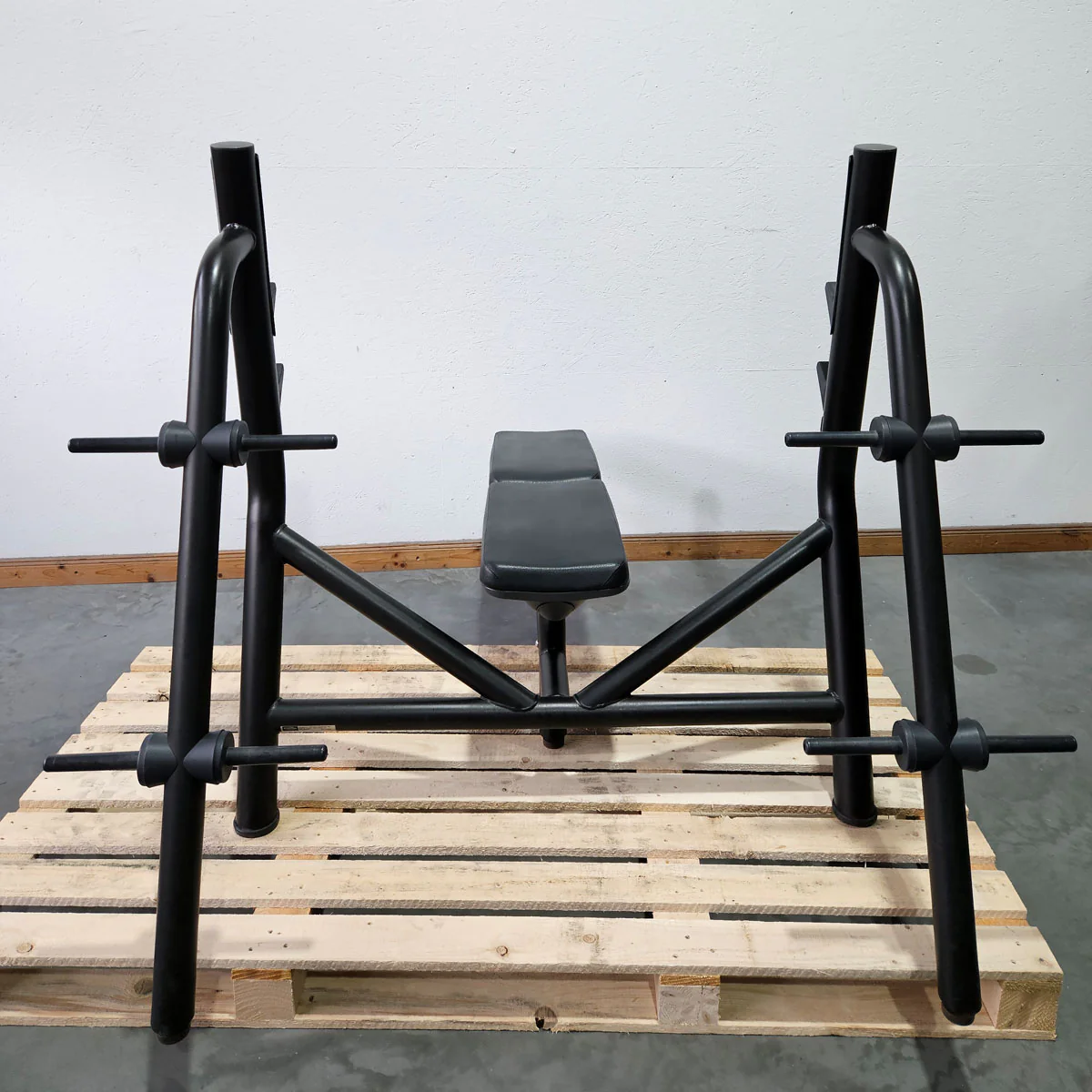 Technogym Horizontal Bench, Olympic Flat Bench, Bankdrückbank Flach mit Ablage, Olympia Flachdrückerbank, Mit Scheibenhalter 30mm, Rahmebfarbe Schwarz, gebraucht - überholter Zustand - Image 3