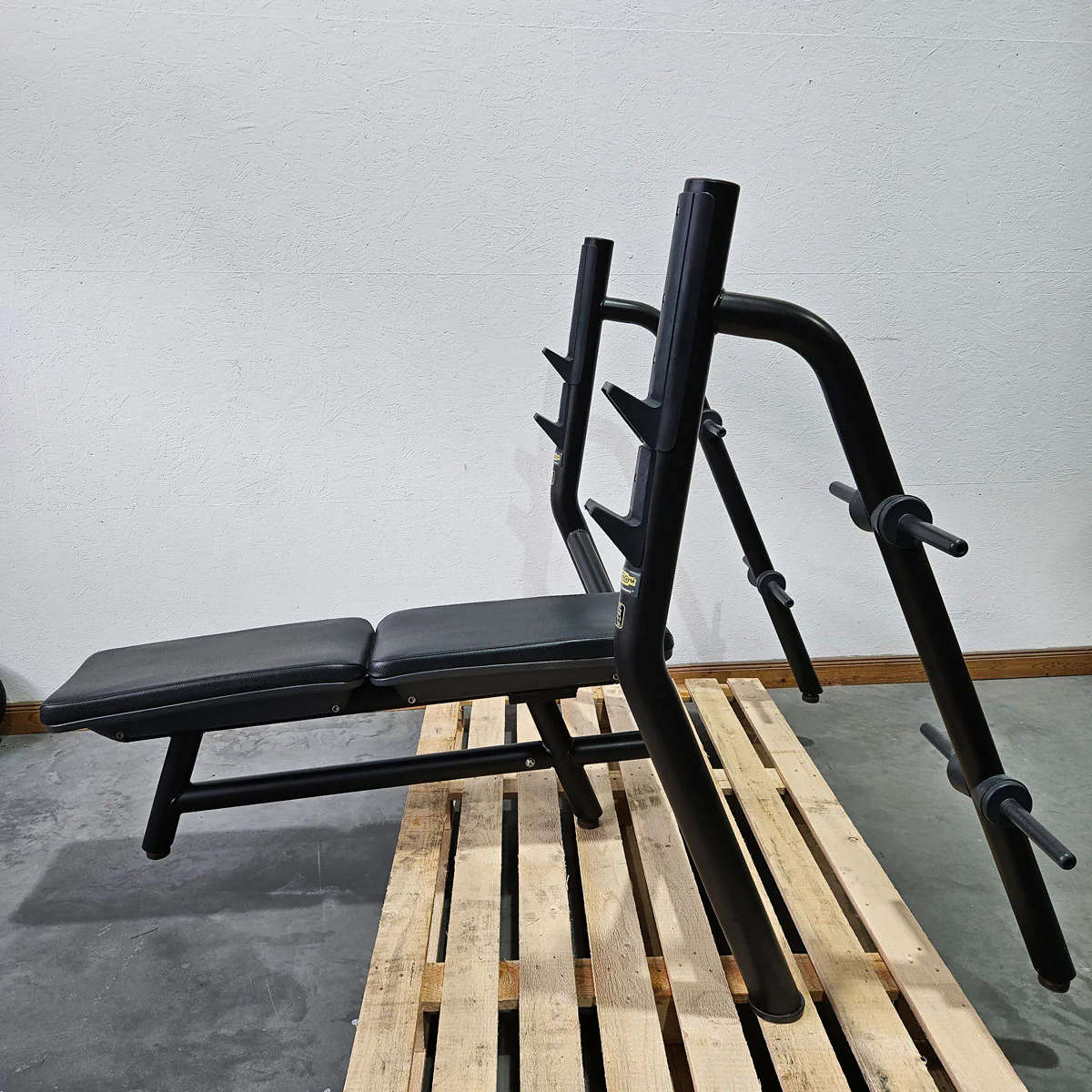 Technogym Horizontal Bench, Olympic Flat Bench, Bankdrückbank Flach mit Ablage, Olympia Flachdrückerbank, Mit Scheibenhalter 30mm, Rahmebfarbe Schwarz, gebraucht - überholter Zustand - Image 5