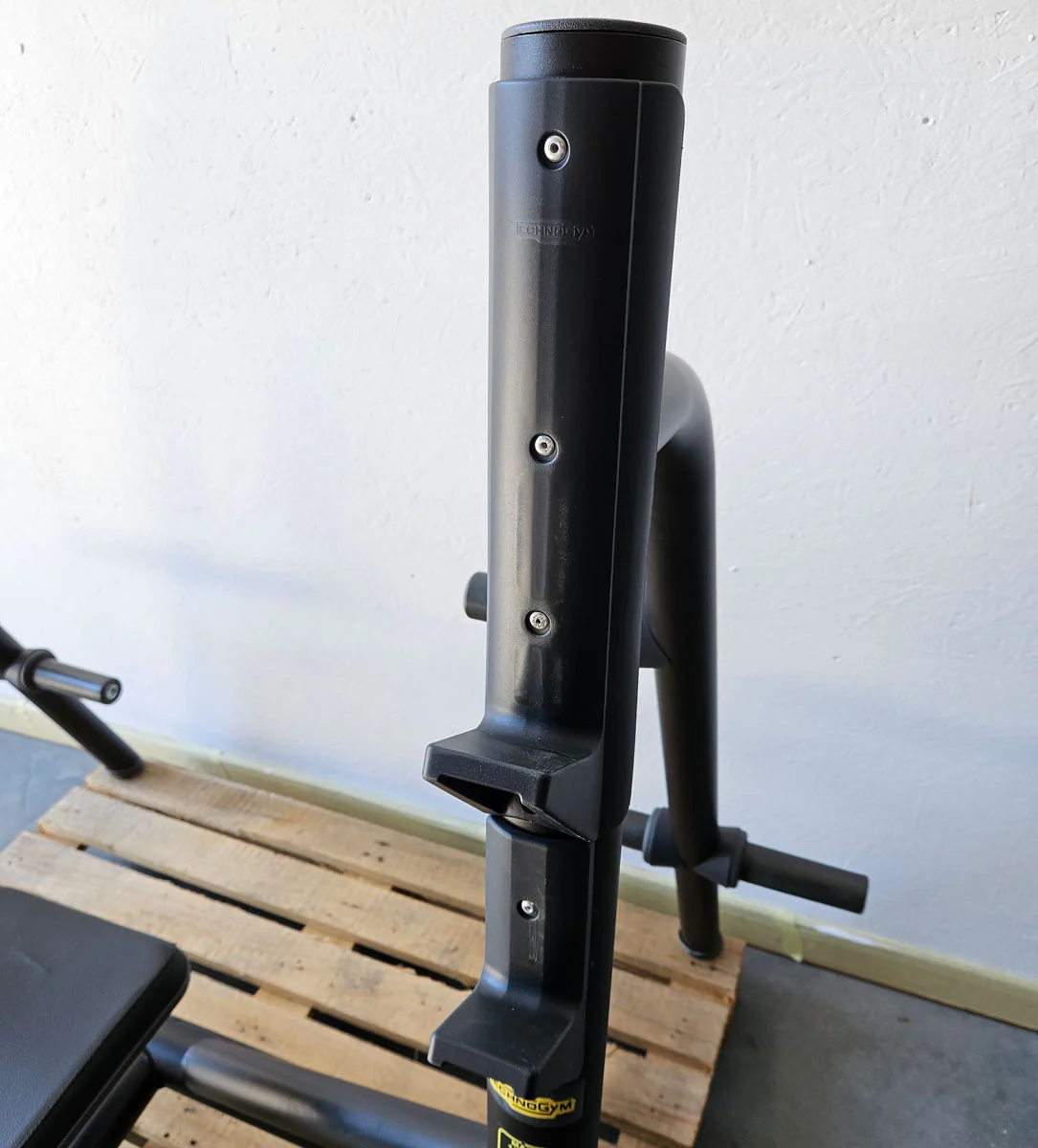 Technogym Horizontal Bench, Olympic Flat Bench, Bankdrückbank Flach mit Ablagen, Olympia Flachdrückerbank, Rahmebfarbe Schwarz, gebraucht - überholter Zustand - Image 7