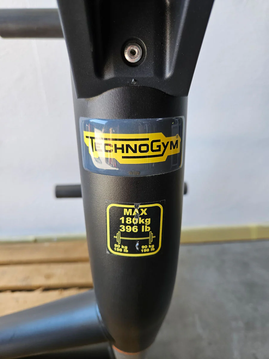 Technogym Horizontal Bench, Olympic Flat Bench, Bankdrückbank Flach mit Ablagen, Olympia Flachdrückerbank, Rahmebfarbe Schwarz, gebraucht - überholter Zustand - Image 8