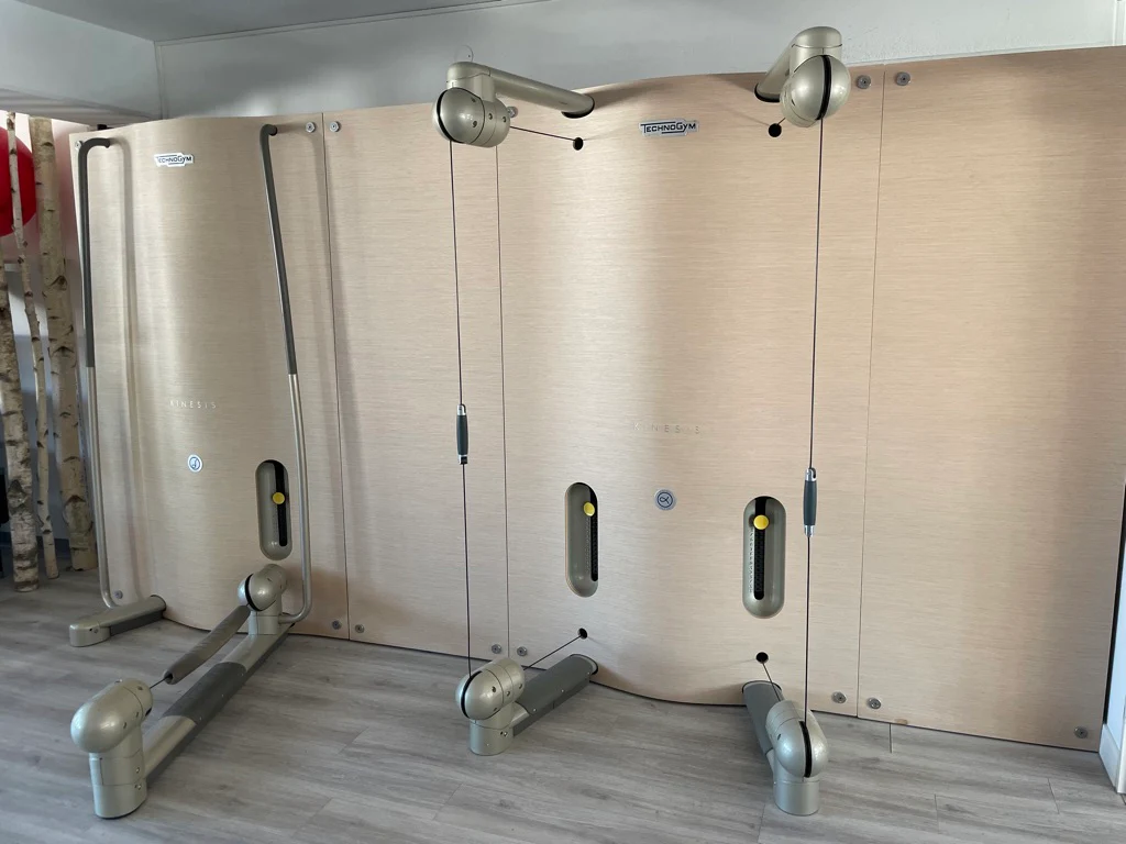 TechnoGym Kinesis Class Wand, Set mit 4 Modulen und TV, gebraucht, guter Zustand - Image 12