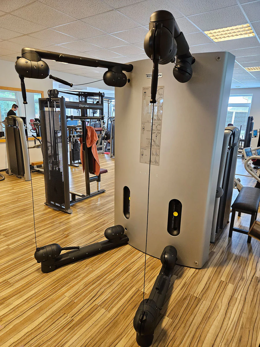 TechnoGym Kinesis One - Multistation Kabelzug Kraftstation mit zwei Gewichtsblöcken, gebraucht - überholter Zustand - Image 4