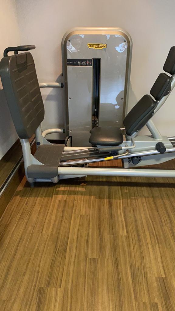 TechnoGym Kraftgerätepark 16 Fitnessgeräte im Set, gebraucht - überholter Zustand - Image 2