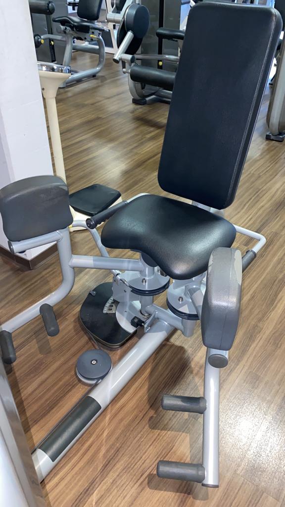 TechnoGym Kraftgerätepark 16 Fitnessgeräte im Set, gebraucht - überholter Zustand - Image 4